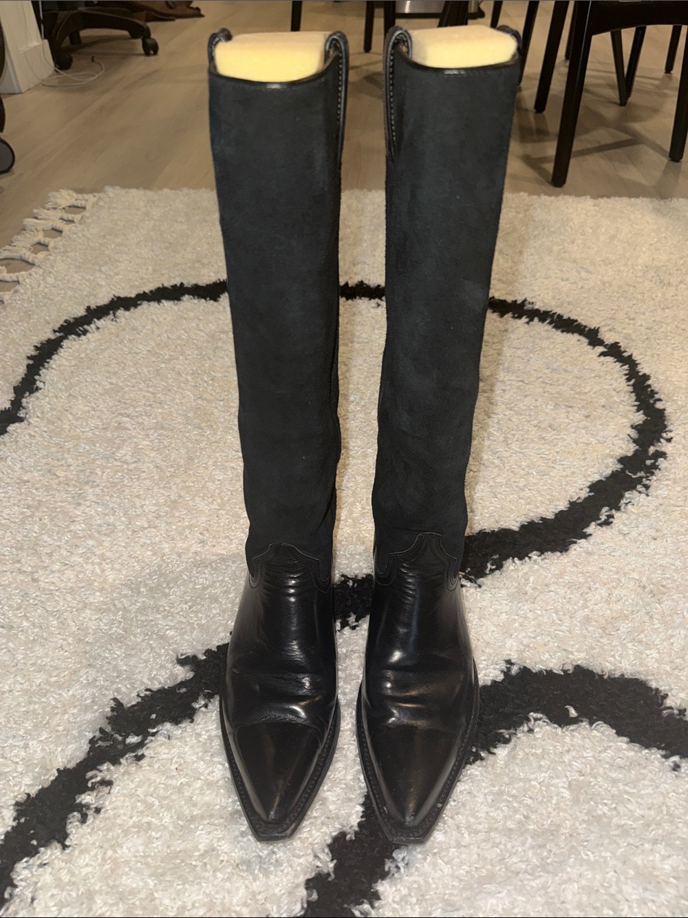 Frye Black Leather suede tall pointed western boot - 8